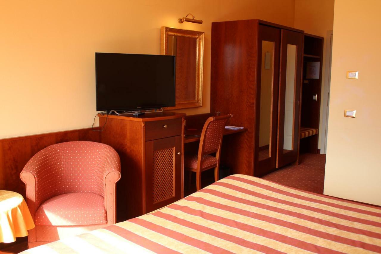 Hotel La Dolce Vita คาวาญอง เวโรเนเซ ภายนอก รูปภาพ